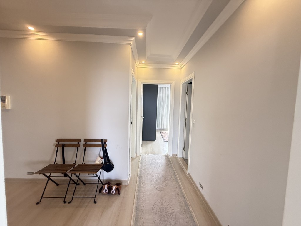 Galaxy Cikcilli apartment hallway and entrance