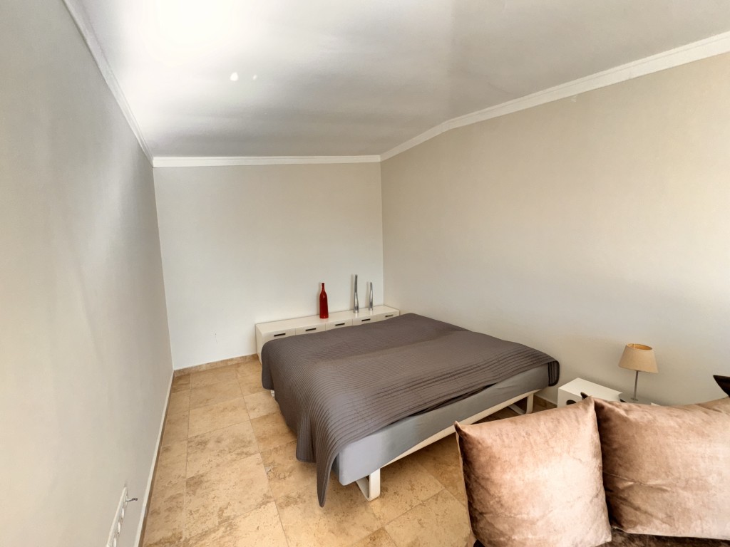 Upper-floor bedroom area in Hellios Residence, Cikcilli, Alanya