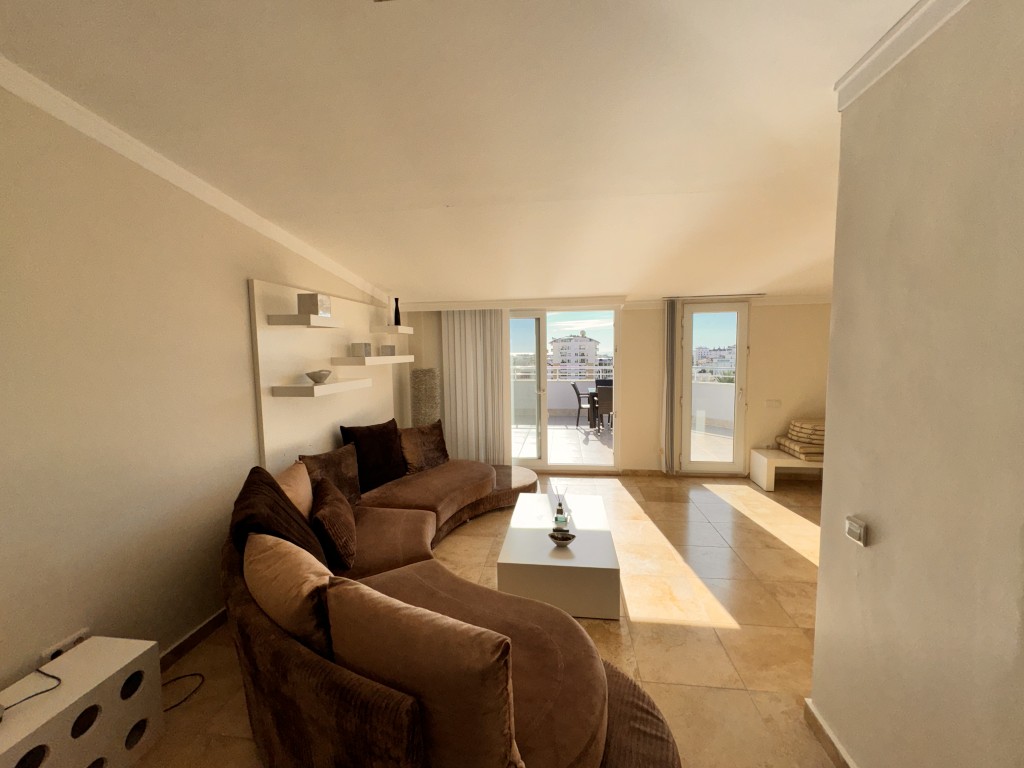 Upper-floor lounge with terrace access in Hellios Residence, Cikcilli, Alanya