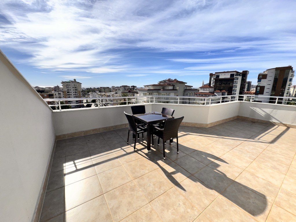 Large roof terrace in the Hellios Residence apartment in Cikcilli, Alanya