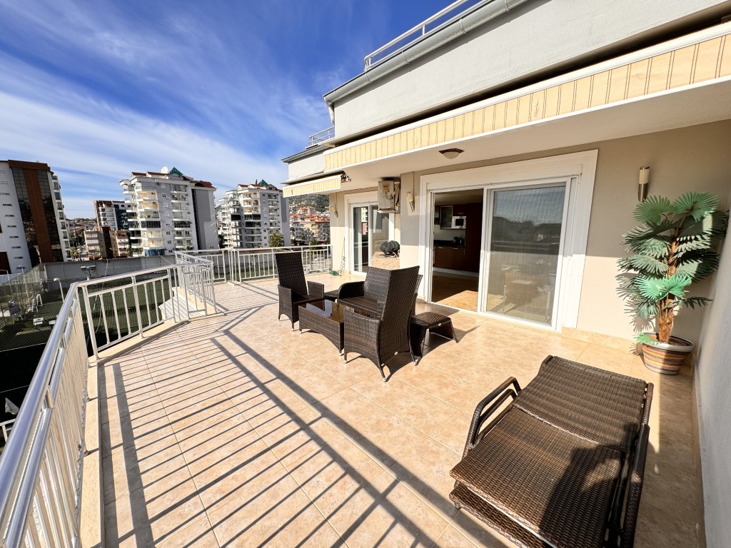 Large terrace with outdoor seating in Hellios Residence, Cikcilli, Alanya