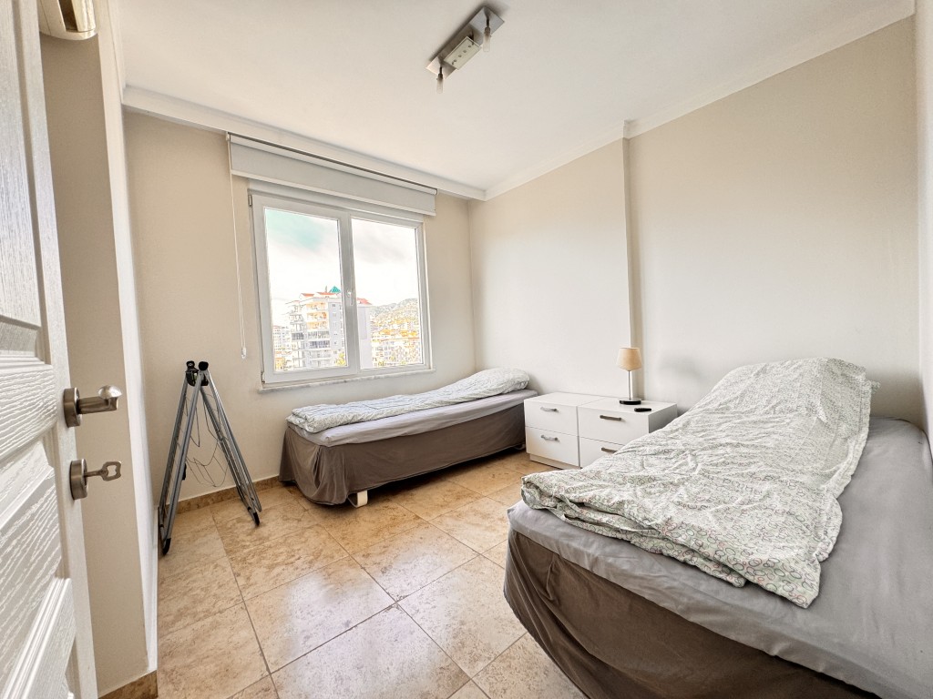 Twin bedroom in the furnished Hellios Residence apartment in Cikcilli, Alanya