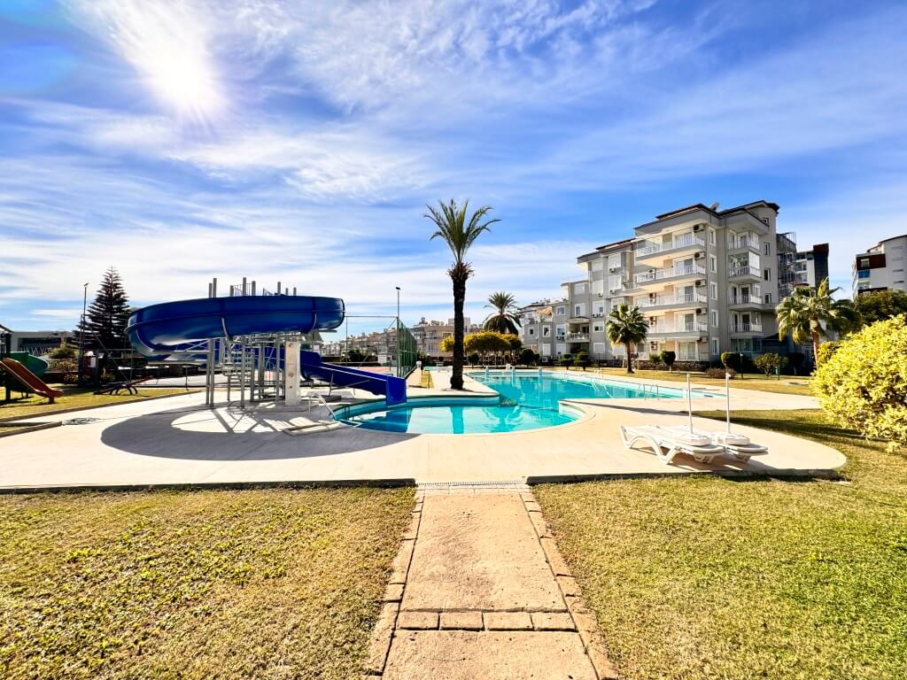 Outdoor swimming pool with aquapark at Hellios Residence, Cikcilli, Alanya
