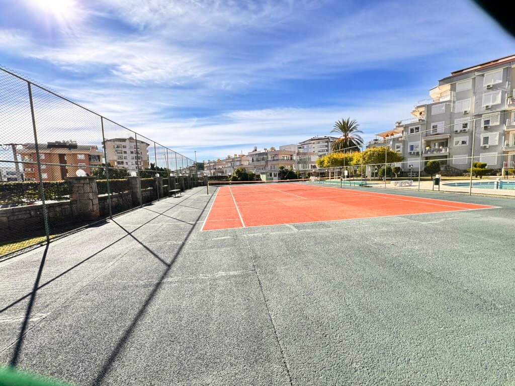 Outdoor sports court at Hellios Residence, Cikcilli, Alanya