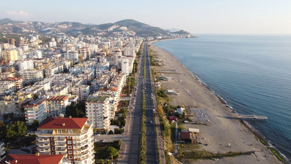 Alanya’s eastern coastline · wider coastal setting