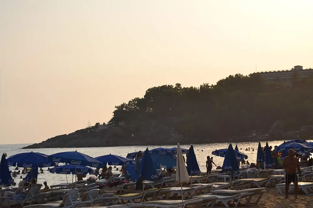 Sand, sunshades and the shoreline at İncekum Beach, Alanya