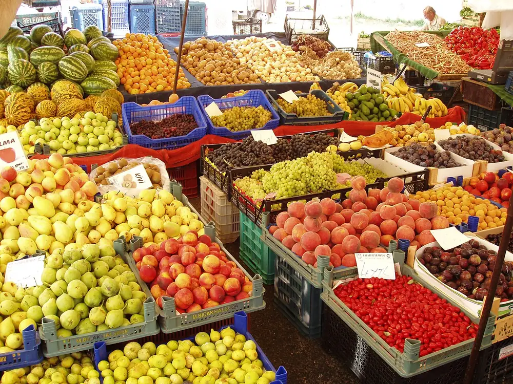 Fruit market in Obaköy, Alanya · August 2008 archive photograph