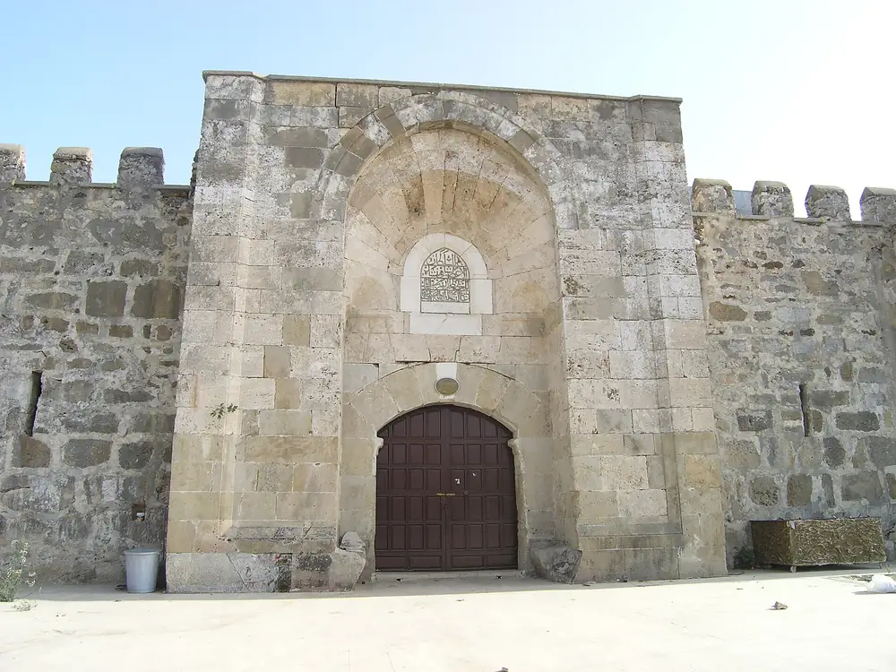 The entrance of Şarapsa Han, Konaklı · archive photograph, 2015