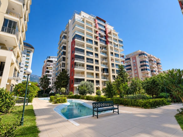 Terradesir Residence residential building and landscaped communal garden in Mahmutlar