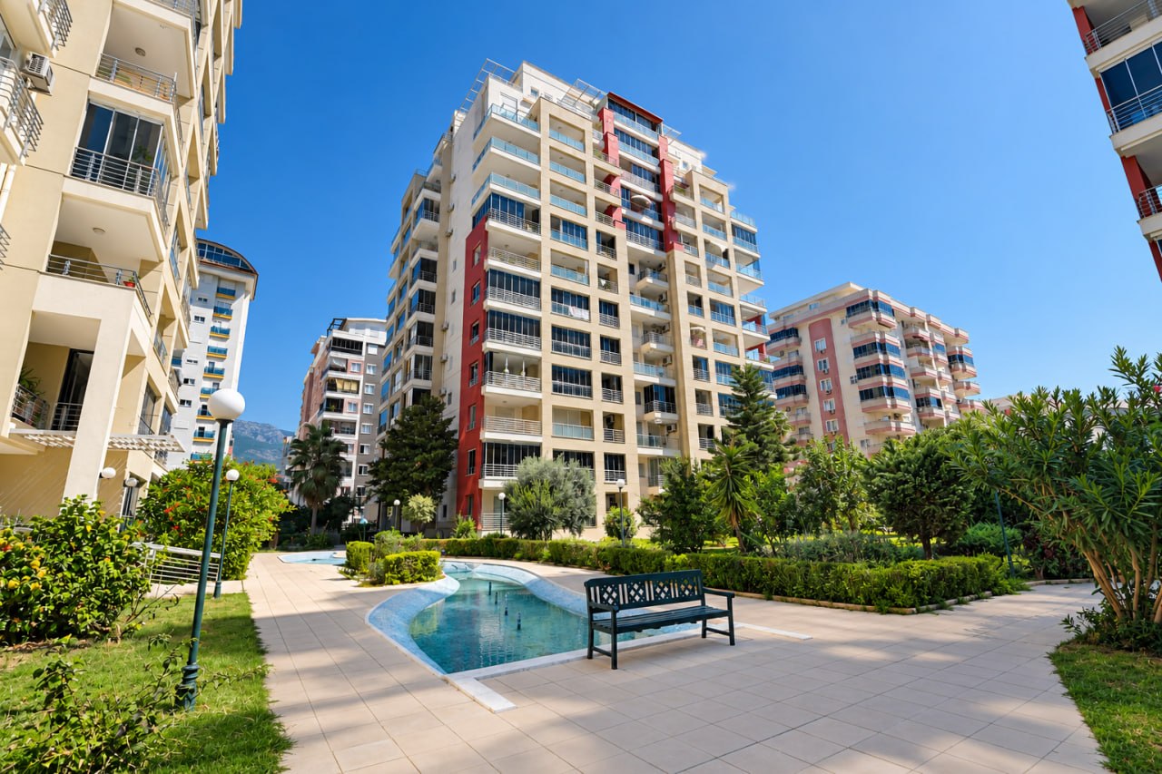 Terradesir Residence residential building and landscaped communal garden in Mahmutlar